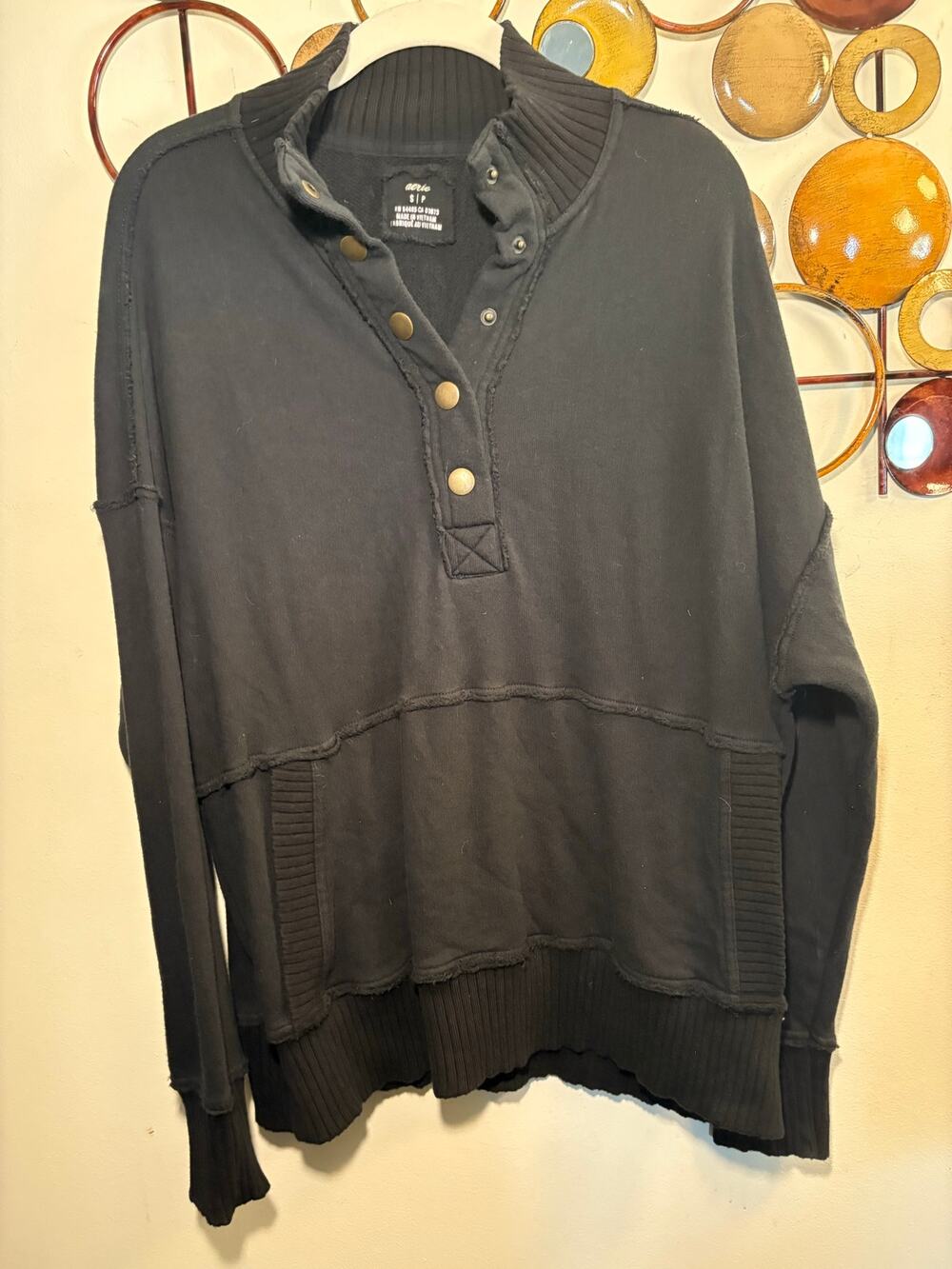 Women’s black Aerie quarter button oversized small sweatshirt with pockets